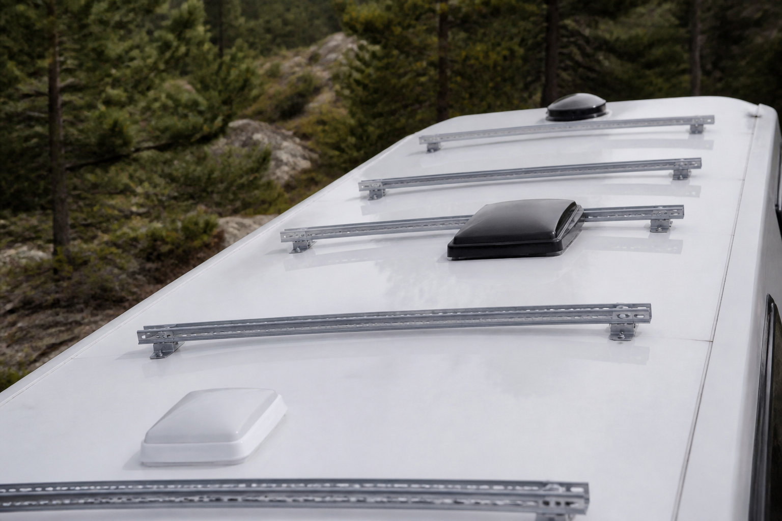 How to Handle Custom Fabrication for Curved RV Roofs?